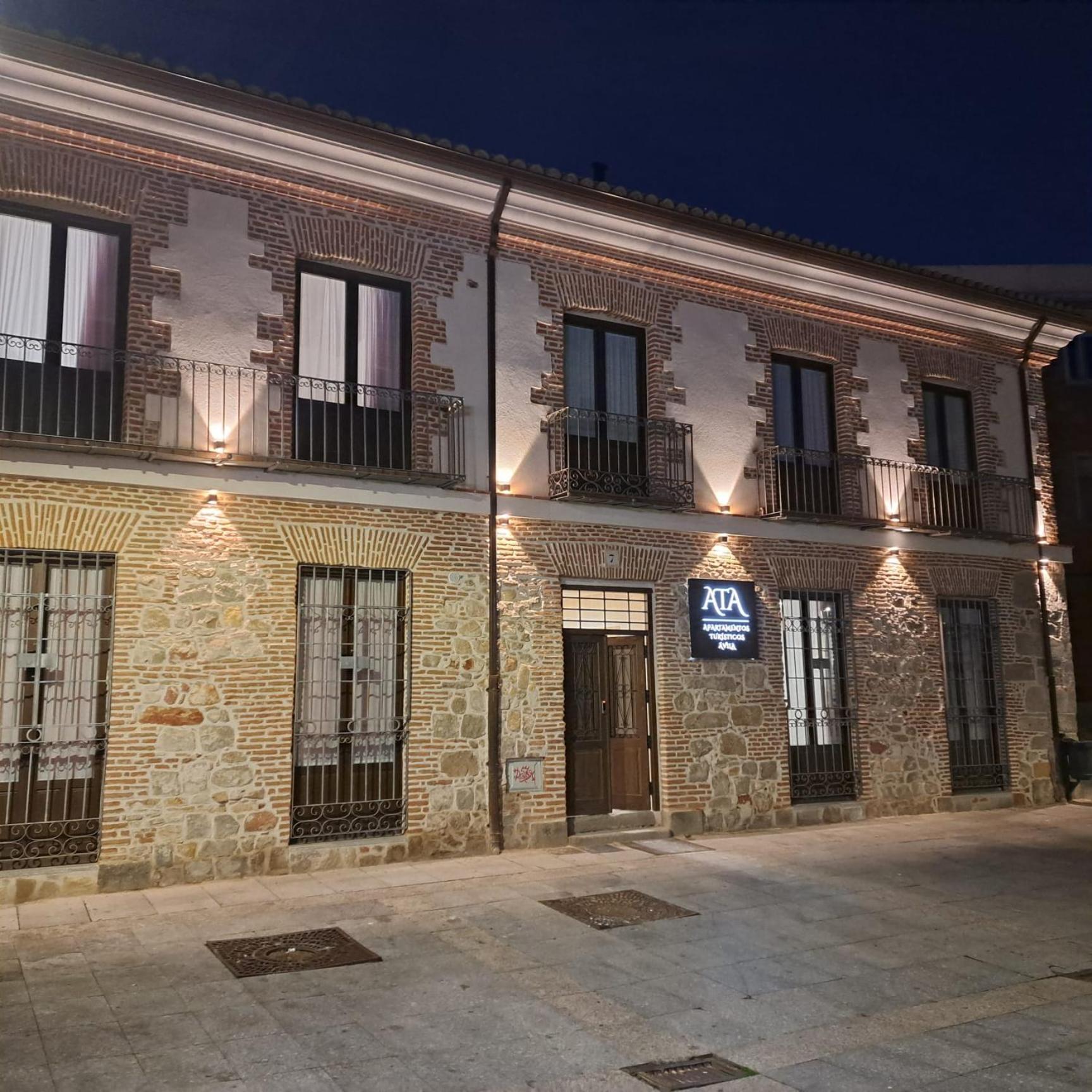 Apartamentosturisticos Avila Puerta Del Alcazar 0-1 Exterior photo